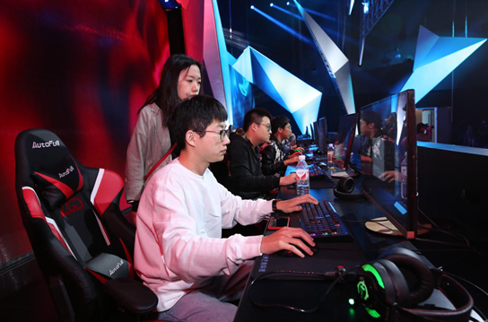 许多年轻运 许多年轻运