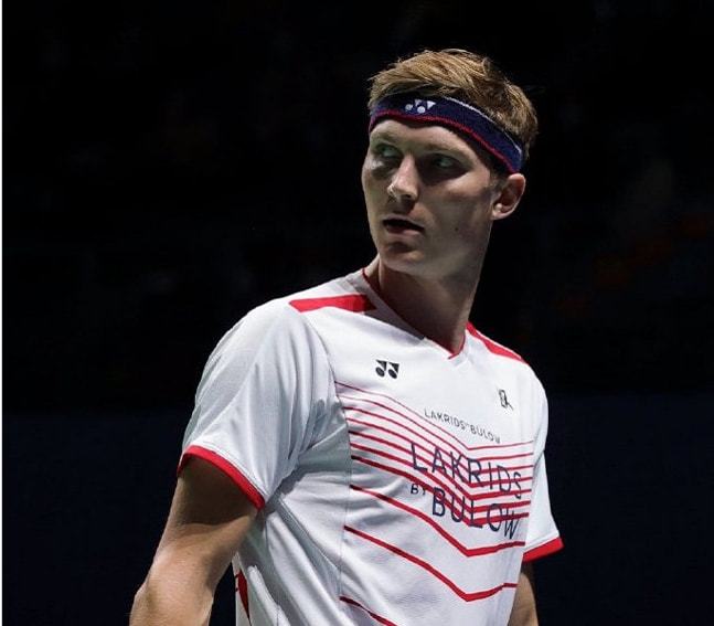 在羽毛球比 在羽毛球比